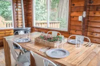 The Alder Lodge - Hot Tub, Shuffleboard, Air Hockey, BBQ, Dogs-ok