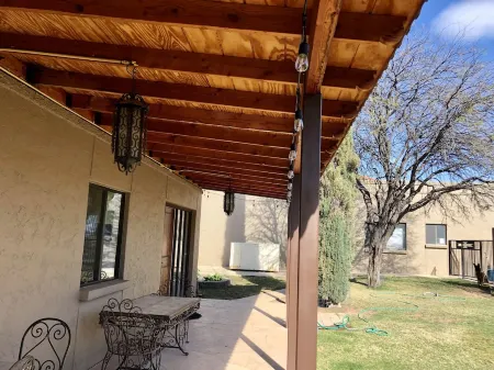 1b/1b Guest House Purple Mattress - Dogs / Horses welcomed