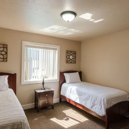 Updated 2-bedroom condo with pool Hotels in Cache County