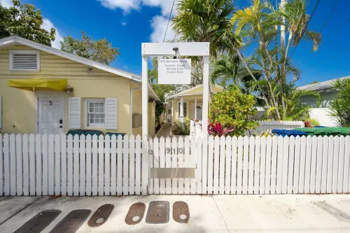 Prime Downtown Key West Spot - the Cozy Little Cottage!