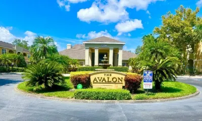 Pool - Pet Friendly - Self Check in - Patio - Full Kitchen - Close to Beaches