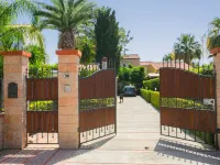 Dependance in Villa 7 km from Cefalù near the sea with garden and services. Hotels in Lascari