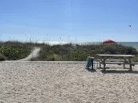 COZY COTTAGE ON PRIVATE BEACH *CLEARWATER/BELLEAIR BEACH