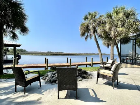Mason Creek Lodge - Waterfront Pool Home - Fishing - Scalloping