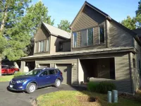 Newly Updated Townhouse, 2 Master Suites, Hot Tub, Bikes Hotels in Sunriver