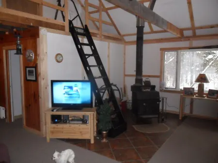 Cozy Camp Retreat! Enjoy four wheeling, hunting, 3 miles to Redfield Reservoir. Отели в г. Редфилд