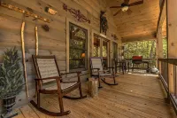 Rustic Log Cabin Retreat, Hot Tub + Firepit