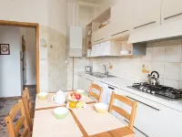 Large and bright, a stone's throw from the castle, balcony, FREE WIFI, A / C, parking space