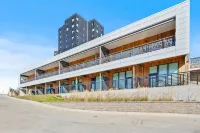 Free Parking and Gym - Loft Near Wells Fargo Arena Downtown - Stocked Kitchen
