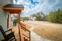 Oktoberfest Specials Happening Now on 3 Night Stays! Walk to Downtown Helen