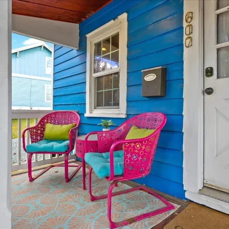 The Glass Garden - 60s/70s Retro-Themed Apartment