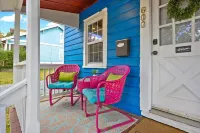 The Glass Garden - 60s/70s Retro-Themed Apartment