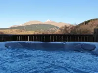 Hot tub lodge with stunning view