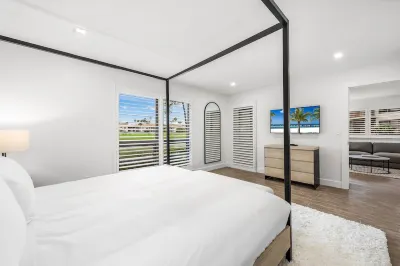 Brand New 2024 Home on PGA National Golf Course by Guaranteed Rental® 캐런 T. 마르쿠스 샌딜 크레인 액세스 공원 주변 호텔