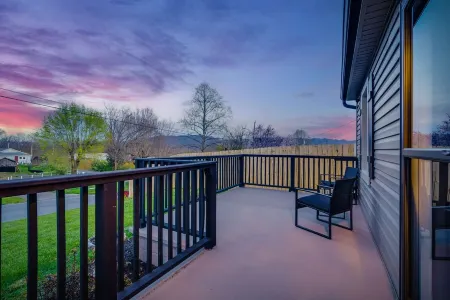 Mins to Downtown, Jcmc, Etsu, VA Med Center~Buffalo Mtn. Park