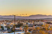✧VIEWS✧ 6min to Joshua Tree walk to bars + firepit