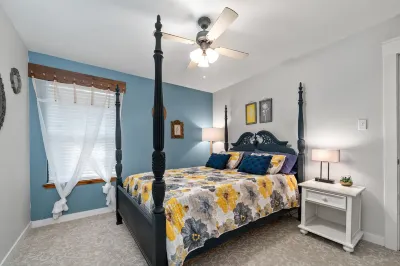 Relaxing Lakefront Retreat w/ Kayaks, Hot Tub and RV hookup