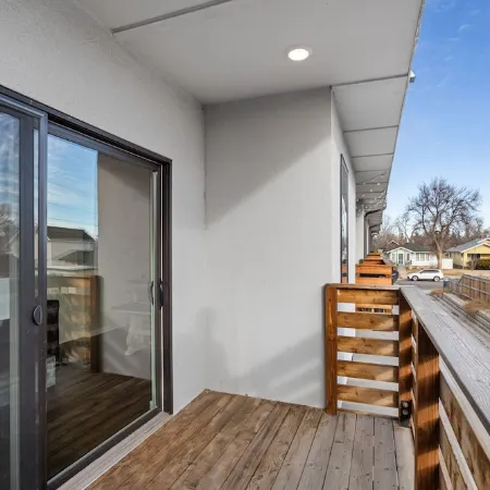 Upscale Downtown Townhome!