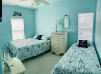 Beautiful condo in prime location! 2 blocks from boardwalk & convention center.