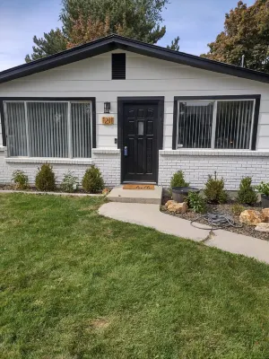 Adorable 3 Bedroom/1 Bath In Town Nampa Idaho. Arcade room! Hotel a Nampa