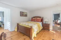 A Quintessential New England Historical Guesthouse