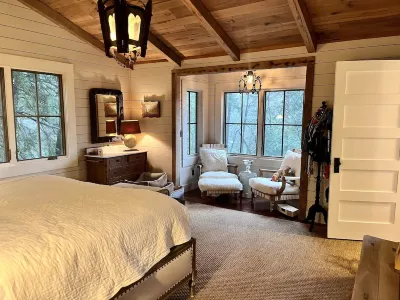 Luxury Lake Rabun Cabin - restored lakefront w/ stunning views fr/every room! 탈룰라 고르게 주립공원 주변 호텔