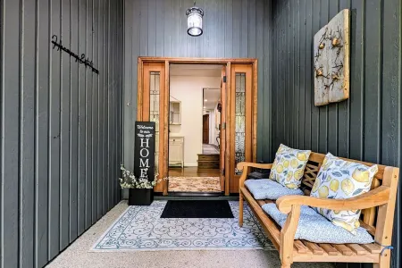 Harmony Estate - Close to Portland and Wine Country Enjoy Your Peaceful Retreat Отели рядом с достопримечательностью «Хокс Вью Уинери»