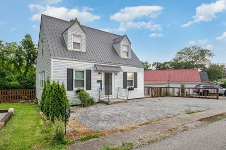 Lilly's Cottage-Minutes to the Ark!! Newly Updated! Sleeps 7!