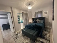 Private Lower Level of Home - Located Between Savannah Historic District & Tybee