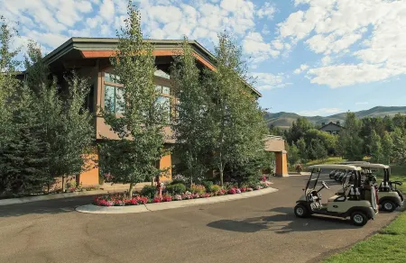 Cute kid-friendly condo next to Dollar Mountain