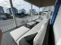 OCEANVIEW - WALK TO TOWN TO AVOID THE TRAFFIC, HOT TUB & HEATED POOL