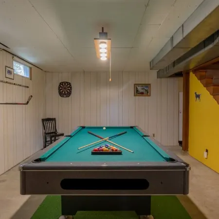A 2000 sq ft Family Home W/ 2 King Bed + Game Room - A home away from home in a flourishing & inviti
