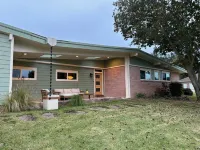 Heated Pool Home. 7 Mins to the Beach! Arcade. Perfect retreat rain or shine!