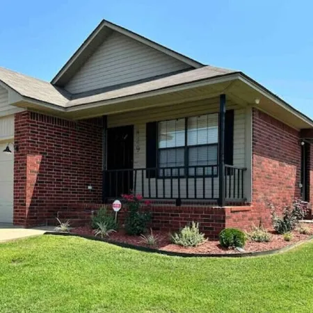 The Corner View: Cute, Clean and Cozy Home!