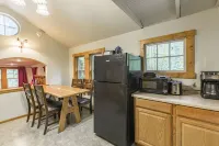 Cozy Rustic 20 minutes to Mt Baker walk to town, hot tub, High Speed Internet - 무료 와이파이