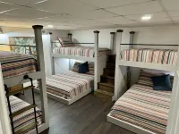 Blue Cottage at Sunset Cove, Bunk room 2 story dock! Best views!