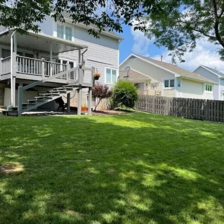 3BR, Sleeps 6, Onsite Parking & Gym Access