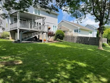 3BR, Sleeps 6, Onsite Parking & Gym Access Отели рядом с достопримечательностью «Технологический институт Рочестер»