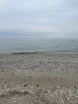 Comfy modern condo, right on Lake Michigan.  Perfect couples getaway! No aircon