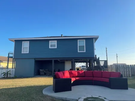 Paradise on Neptune. Saltwater canal, minutes to ICW and beach.