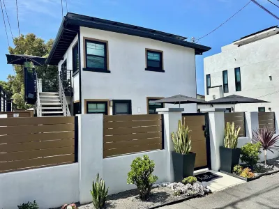 Modern Loft in Carlsbad Village steps to beach (Tesla Charger available)