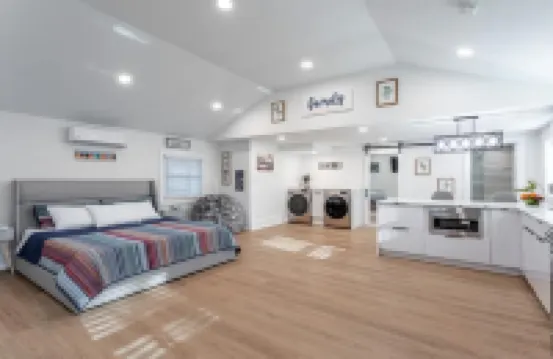 Ultra-Modern Studio | Near Hospital & NYCIM | WiFi