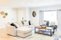 Beautiful Home. W/Hot Tub. Open Floor Plan.