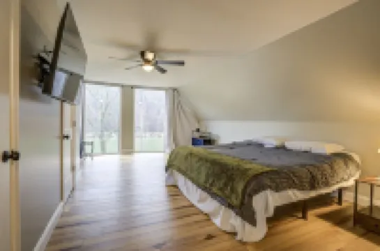 Lake House Living. Relax with the whole family at this peaceful place to stay.