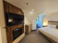 FOOD & WINE -Best Local! Minutes from event! Lux Studio next to  Nell & St Regis Hotels in Aspen