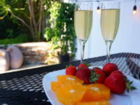 *NEW CONSTRUCTION* Sun Splashed 2b King bed w/pool by LAX, beaches, Disneyland. カーソンのホテル