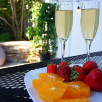 *NEW CONSTRUCTION* Sun Splashed 2b King bed w/pool by LAX, beaches, Disneyland.