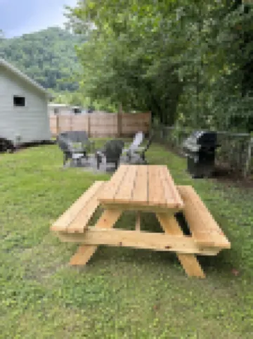 Hatfield McCoy Trails!  Newly renovated 3 bedroom house with ATV trail access.