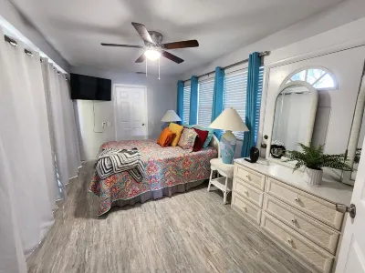 Waterfront River & Gulf - Boat Rental Available! Hotels in der Nähe von Keiser University
