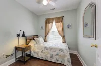 Fully Equipped Spacious Lakeside Townhouse Hotel in zona Tanger Outlets Charleston
